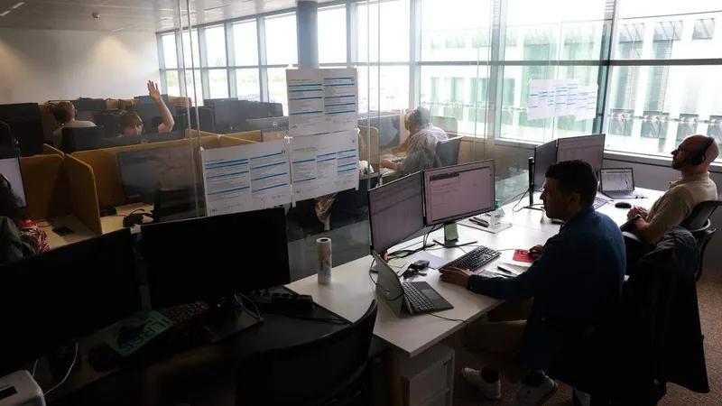 El dólar abre octubre al alza: también es momento de cuidar cómo te encuentran por teléfono